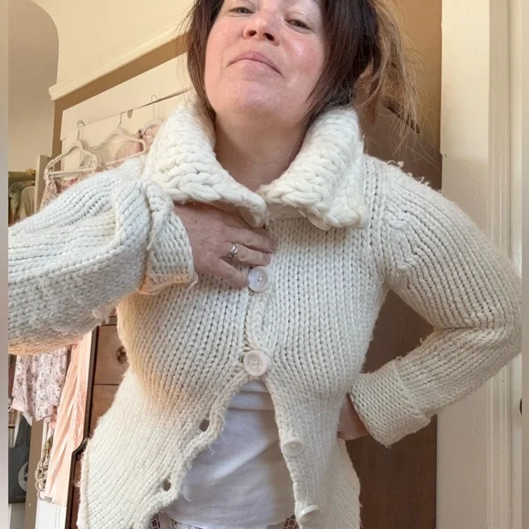 Super soft, cozy off-white wool cardigan with large button up Peter Pan collar - Picture 3 of 13